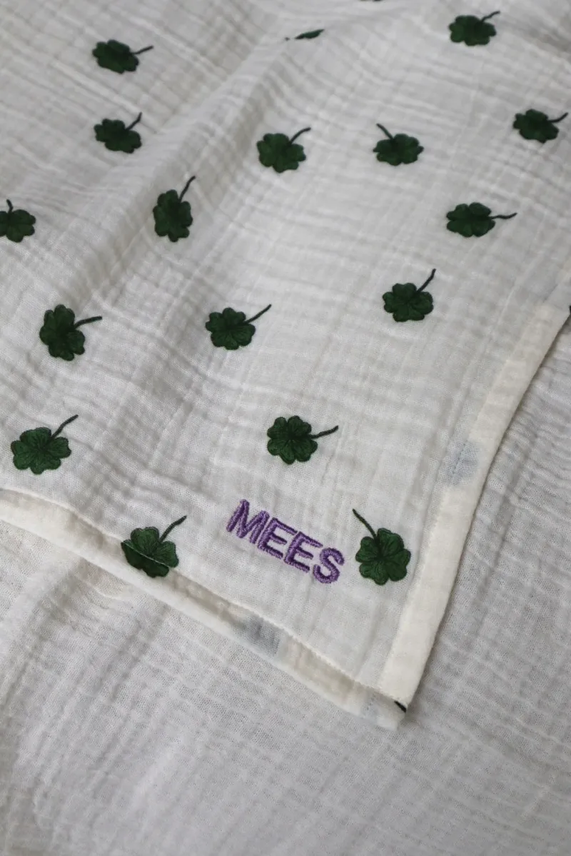 Swaddle Print Medium | White Clover - Image 4