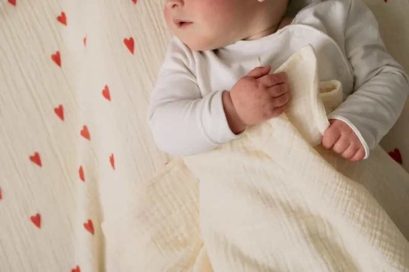 Swaddle Print Medium | Beige Hearts - Image 2